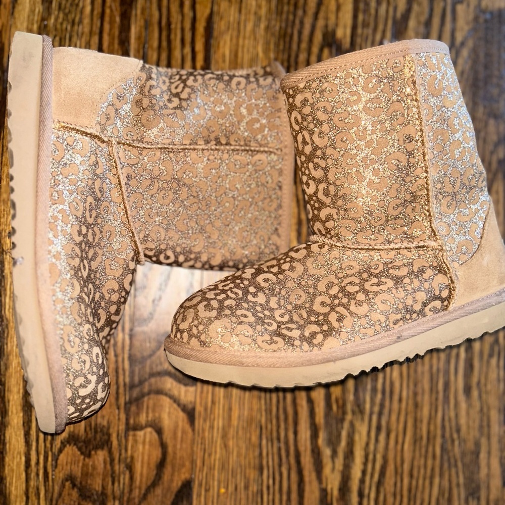 Uggs classic cheetah print